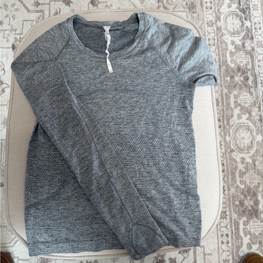 lululemon athletica Long Sleeve Heather Gray Top